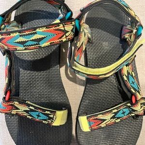Size 7 Tevas